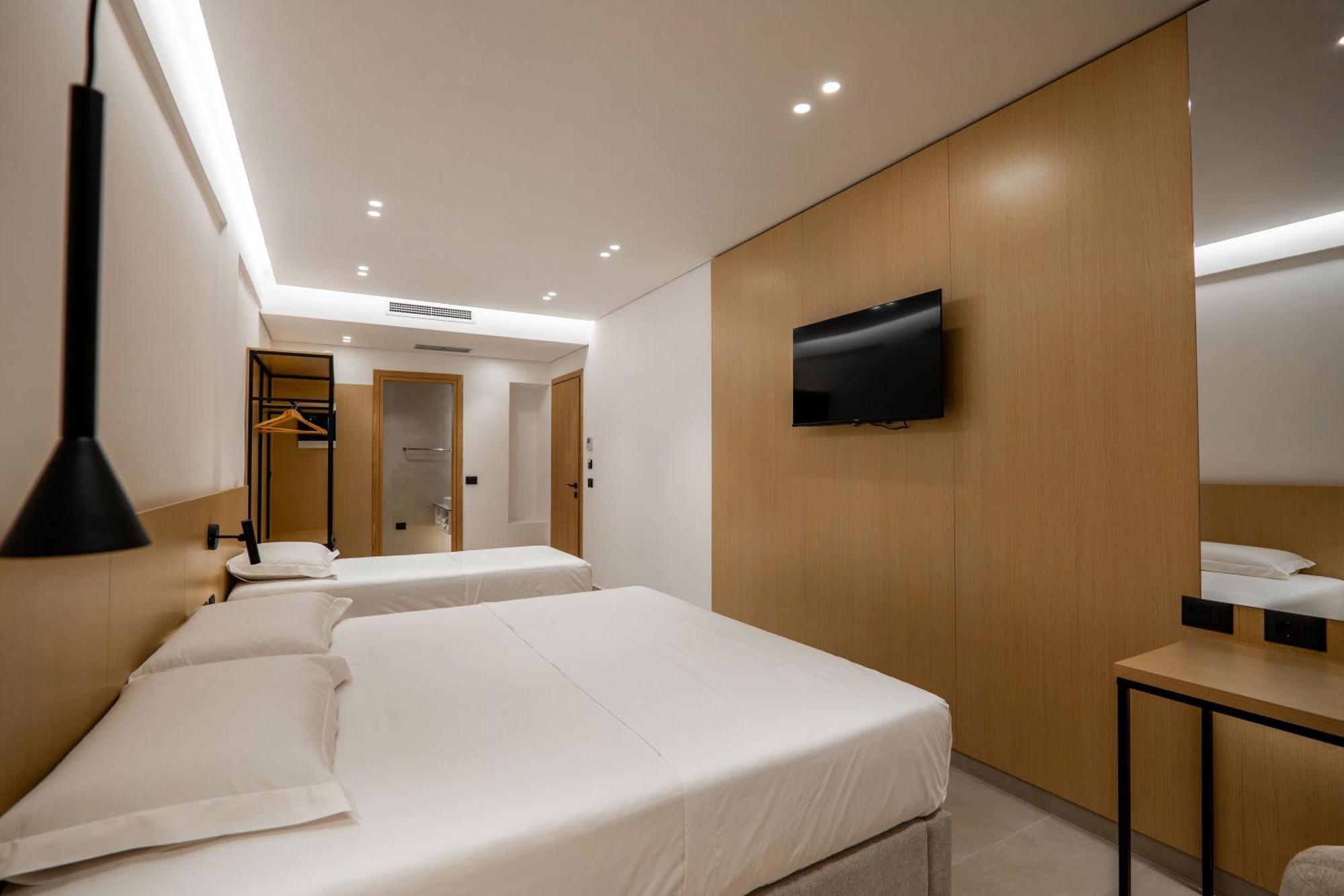 Austin Boutique Hotel Sarande Bagian luar foto