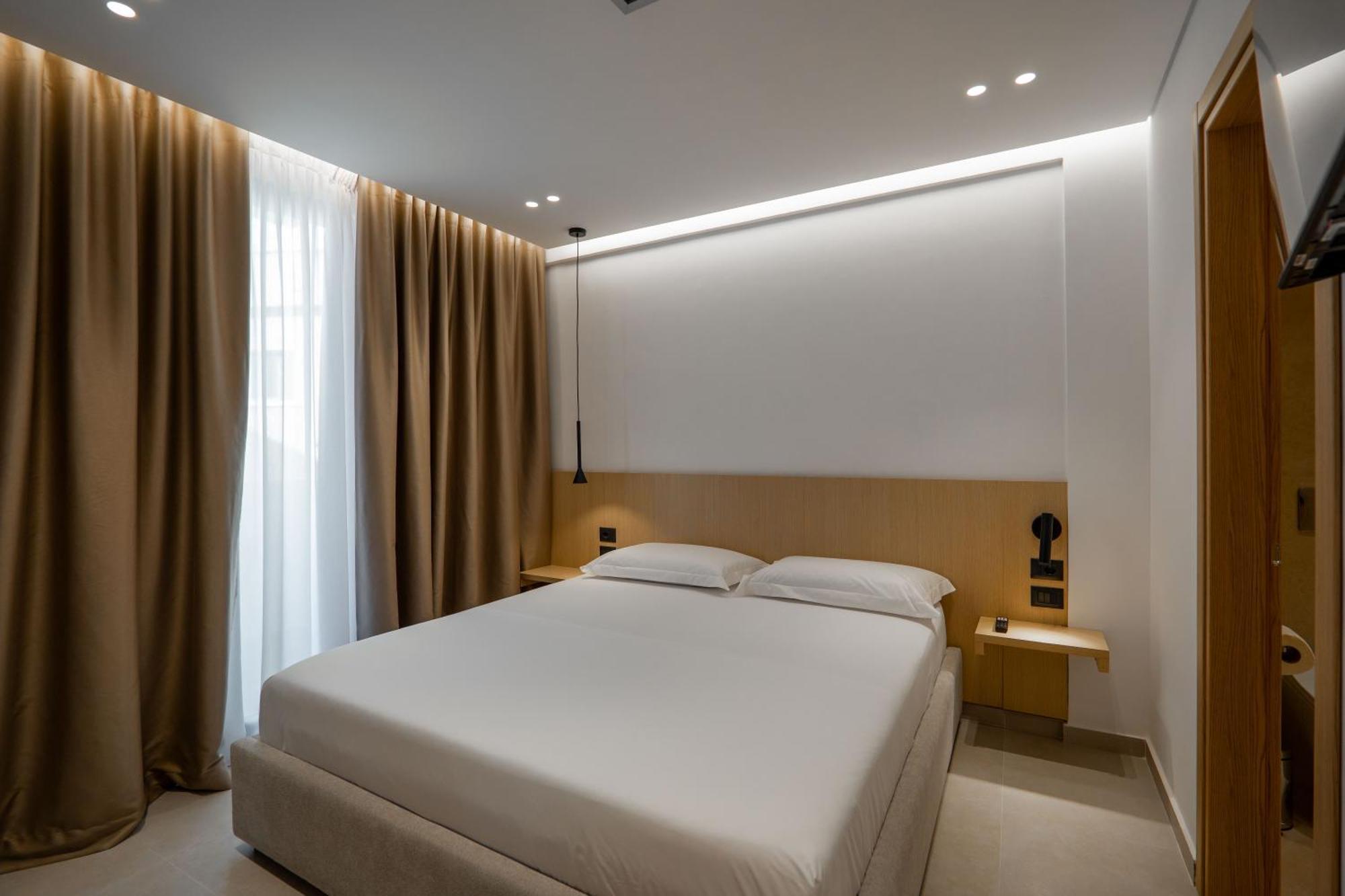Austin Boutique Hotel Sarande Bagian luar foto