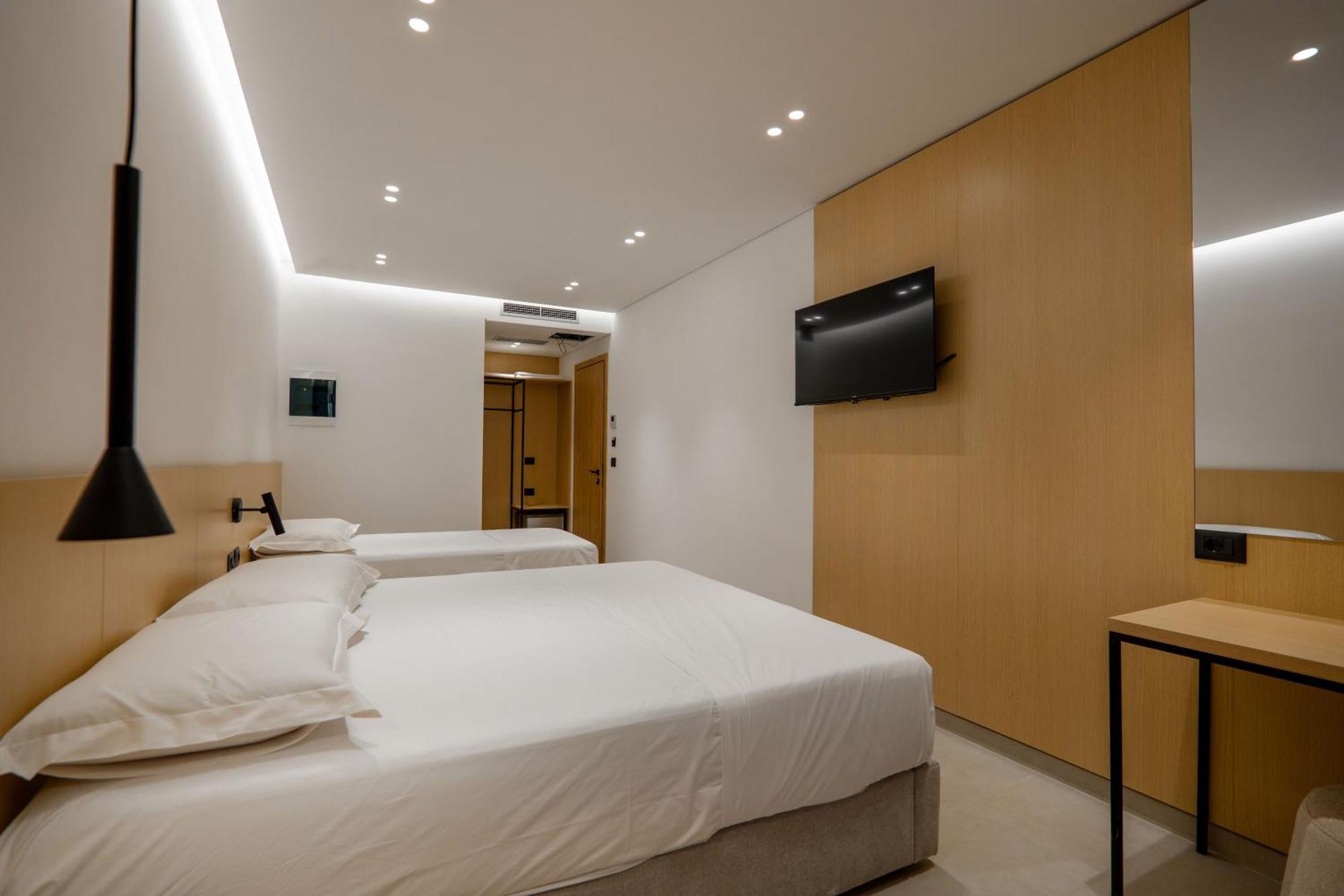 Austin Boutique Hotel Sarande Bagian luar foto