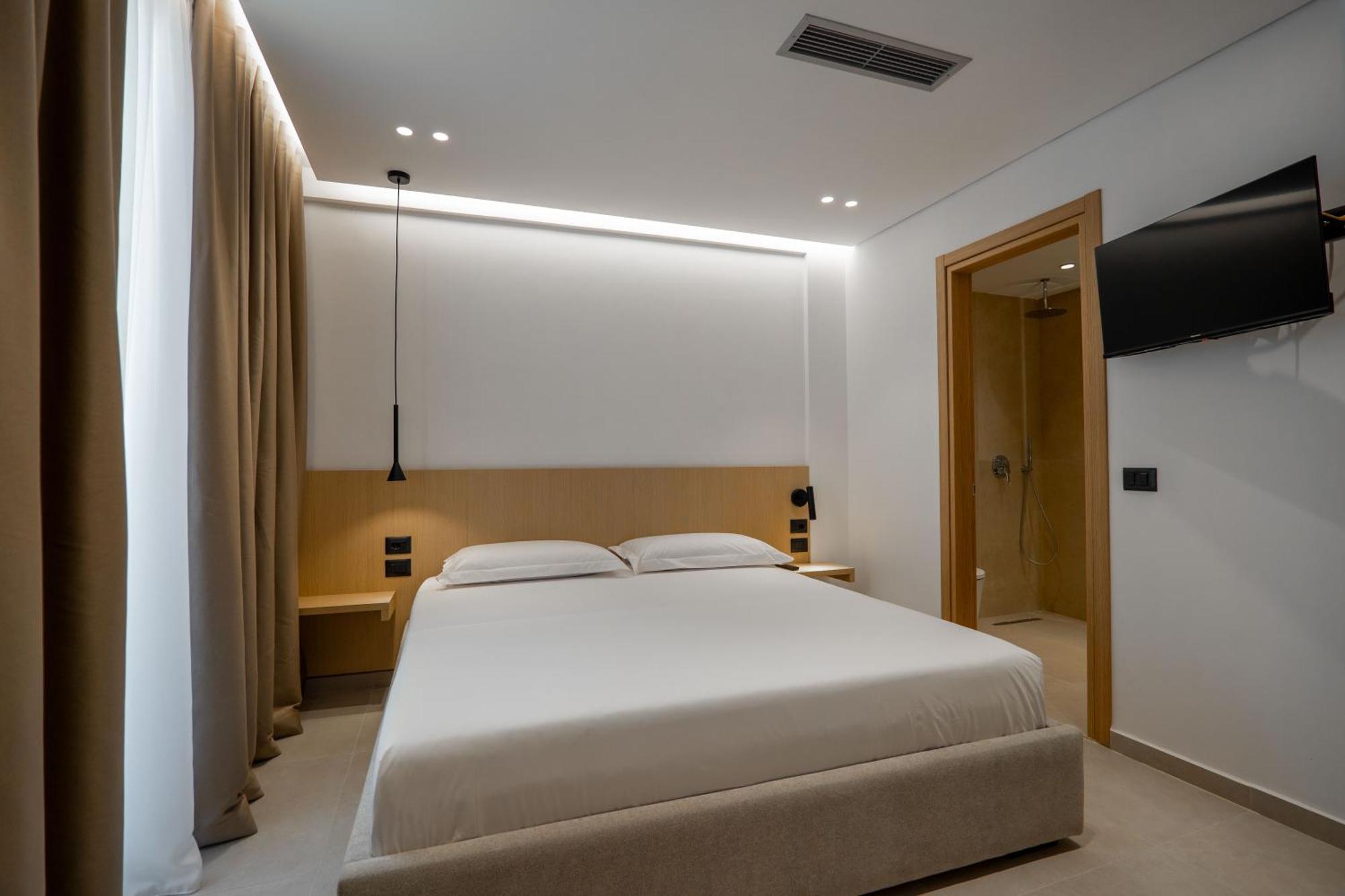 Austin Boutique Hotel Sarande Bagian luar foto